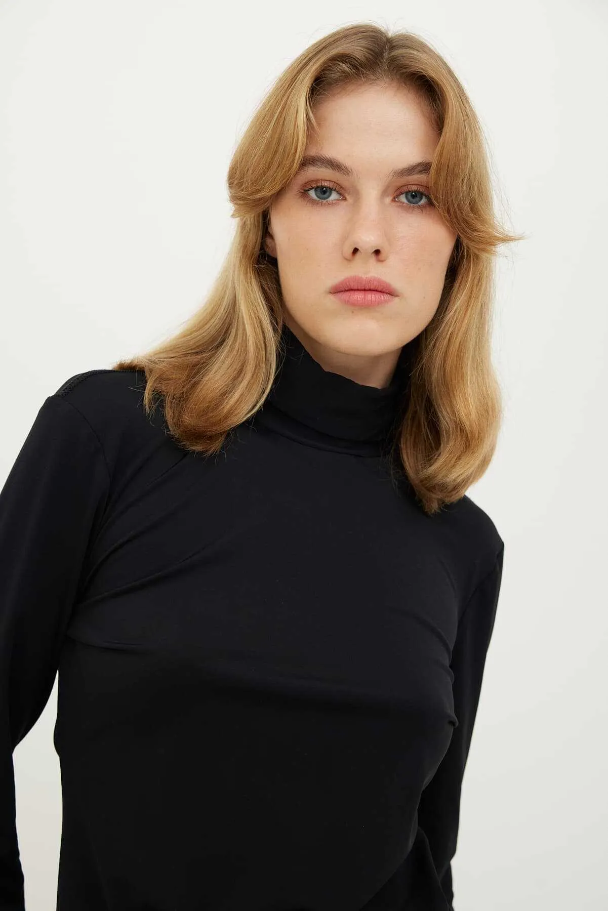 Turtleneck Knitted Blouse Black