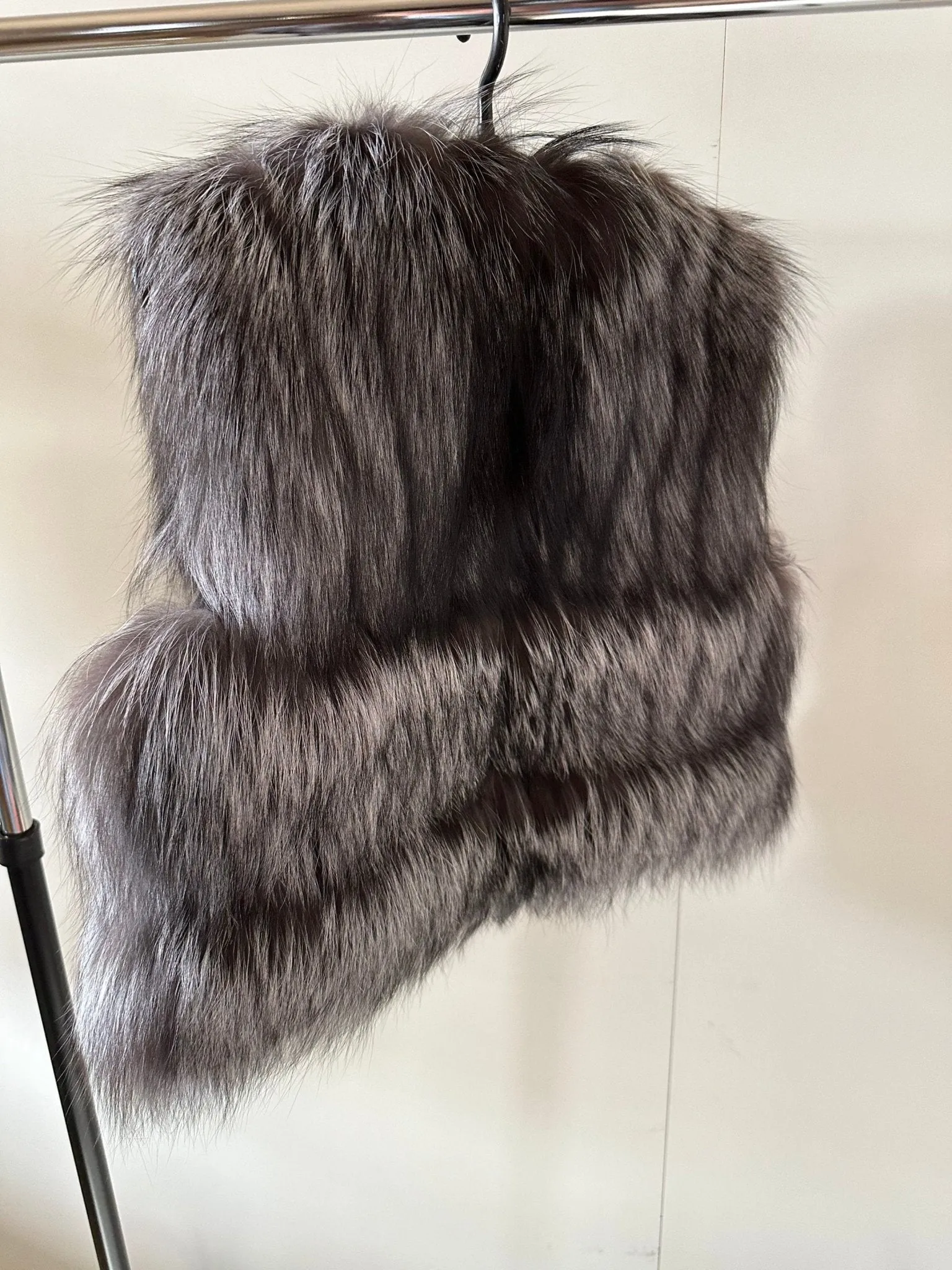 Women vest silver fox fur and leather